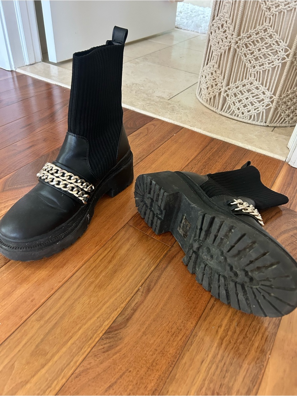 Steve Madden Zyla Chelsea Leather Chain boots